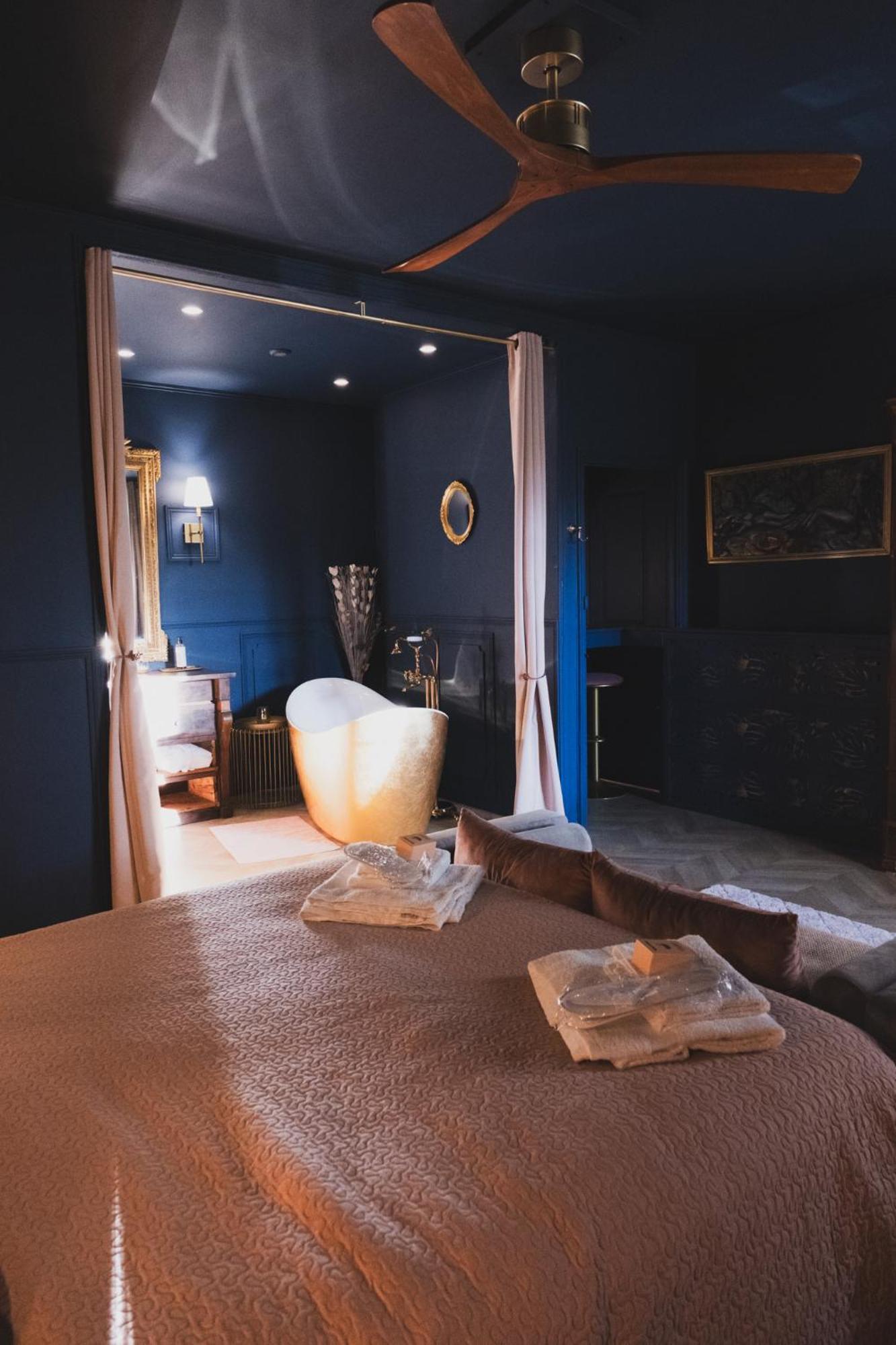 Maison D'Hotes De Charme "La Belle Dame Sans Regrets" Talairan Zewnętrze zdjęcie